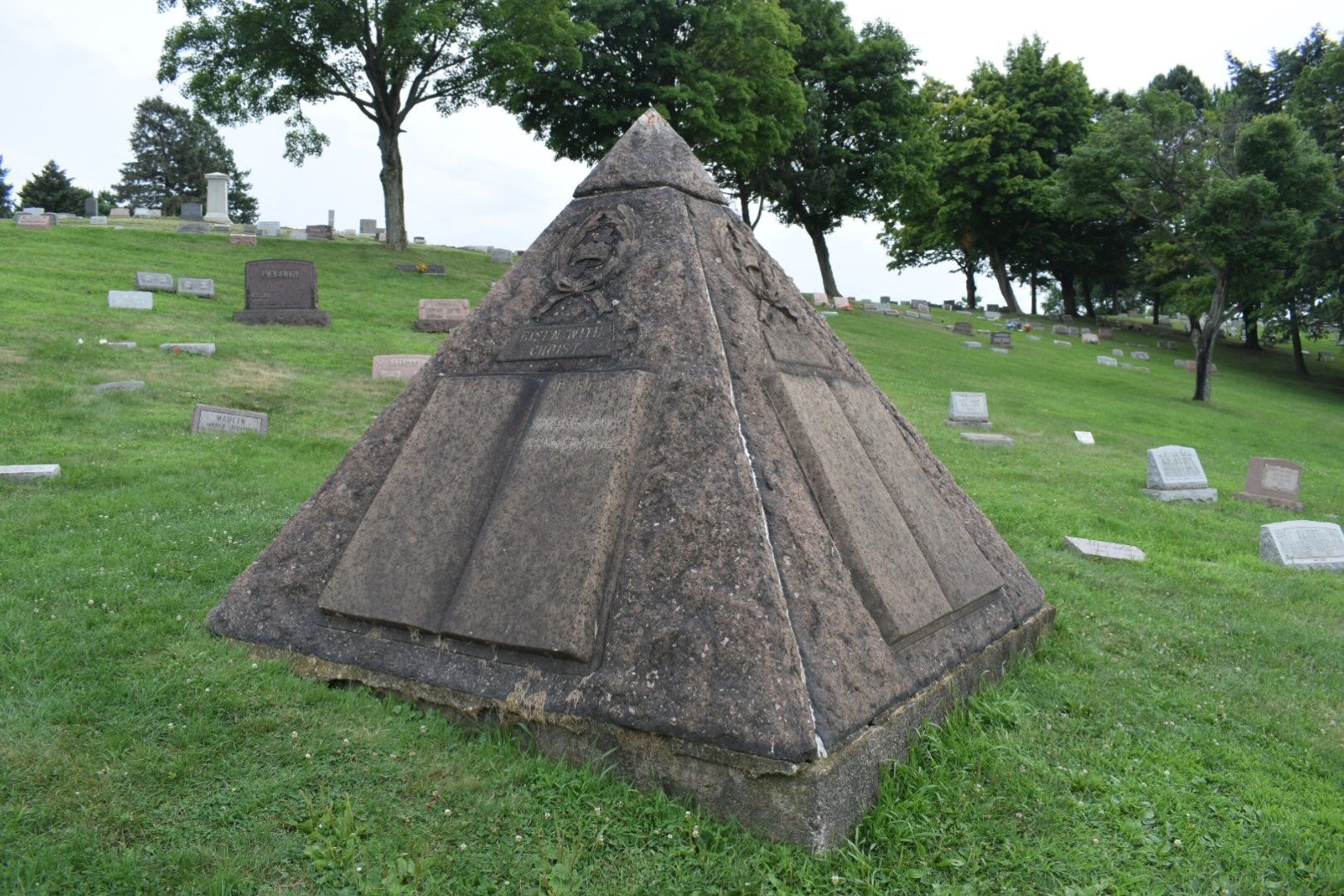 CTRussellGrave1